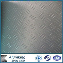 Hoja de aluminio de tres barras en relieve para el piso de la cocina